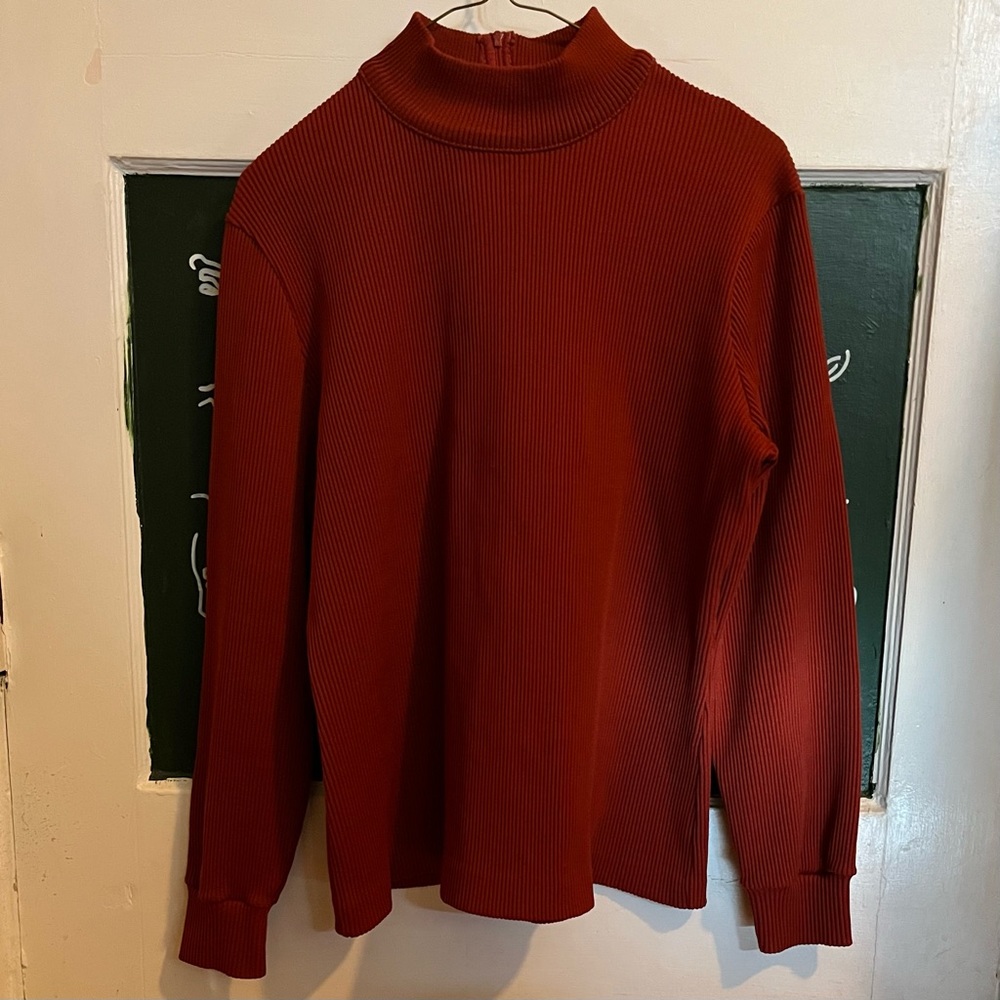 Shell master red turtleneck.